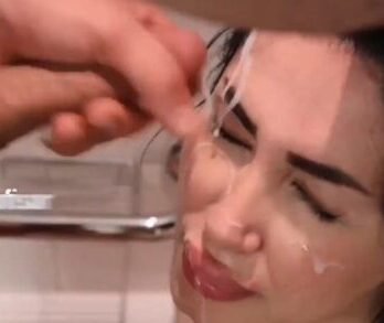 سكس القذف على وجه ميرا النوري واغراقها باللبن